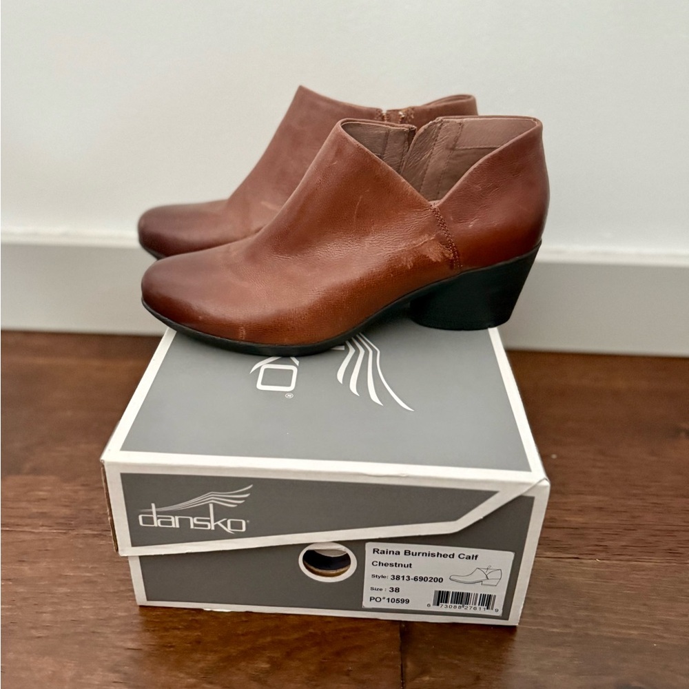 Like New: Dansko Raina Burnished Calf Bootie in Chestnut, Size 38 (8 women’s)